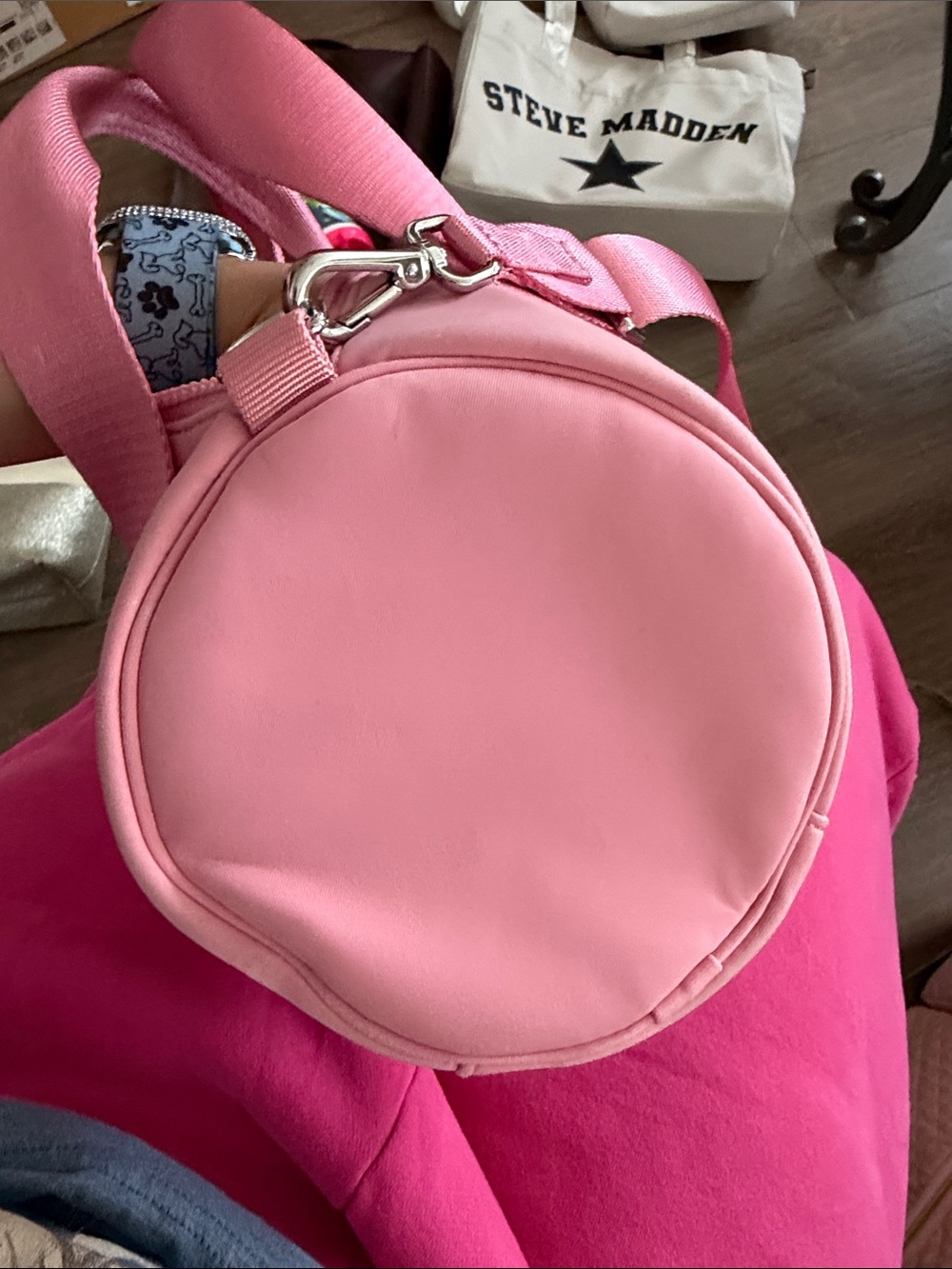 EUC lululemon athletica Bubblegum Pink Mini Barrel Bag - Picture 5 of 9